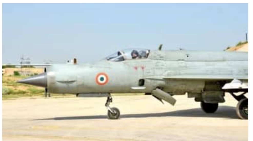 नौसेना का लड़ाकू विमान mig-29k क्रैश, एक पायलट लापता, दूसरे को बचाया