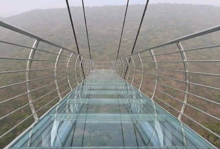 चीन की तर्ज पर बिहार में बना ग्लास स्काईवॉक ब्रिज, नेचर एडवेंचर का मजा लेने आ रहे हैं लोग