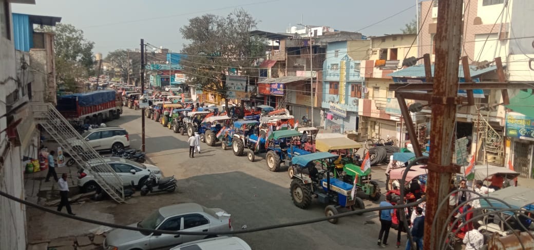 लंबे अरसे बाद कांग्रेस का प्रभावी ट्रैक्टर मार्च, आमसभा में मोदी और शिवराज पर बरसे