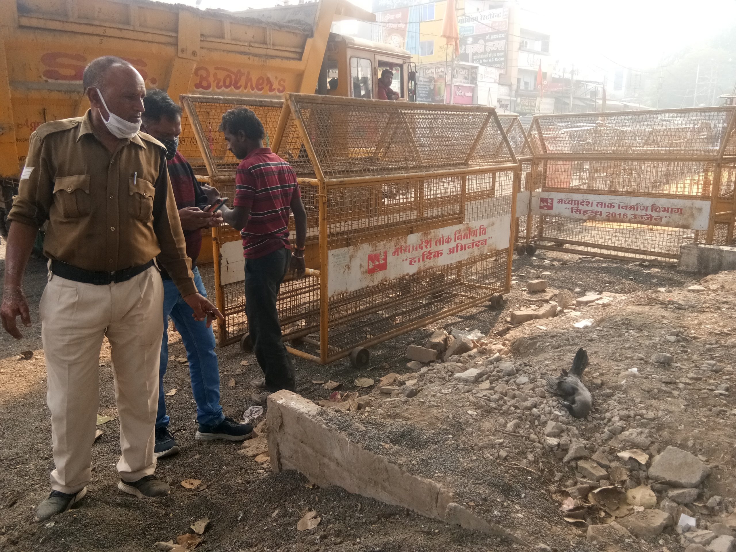 महाकालेश्वर मंदिर वीआईपी प्रांगण में फिर 5 कौवों की मौत