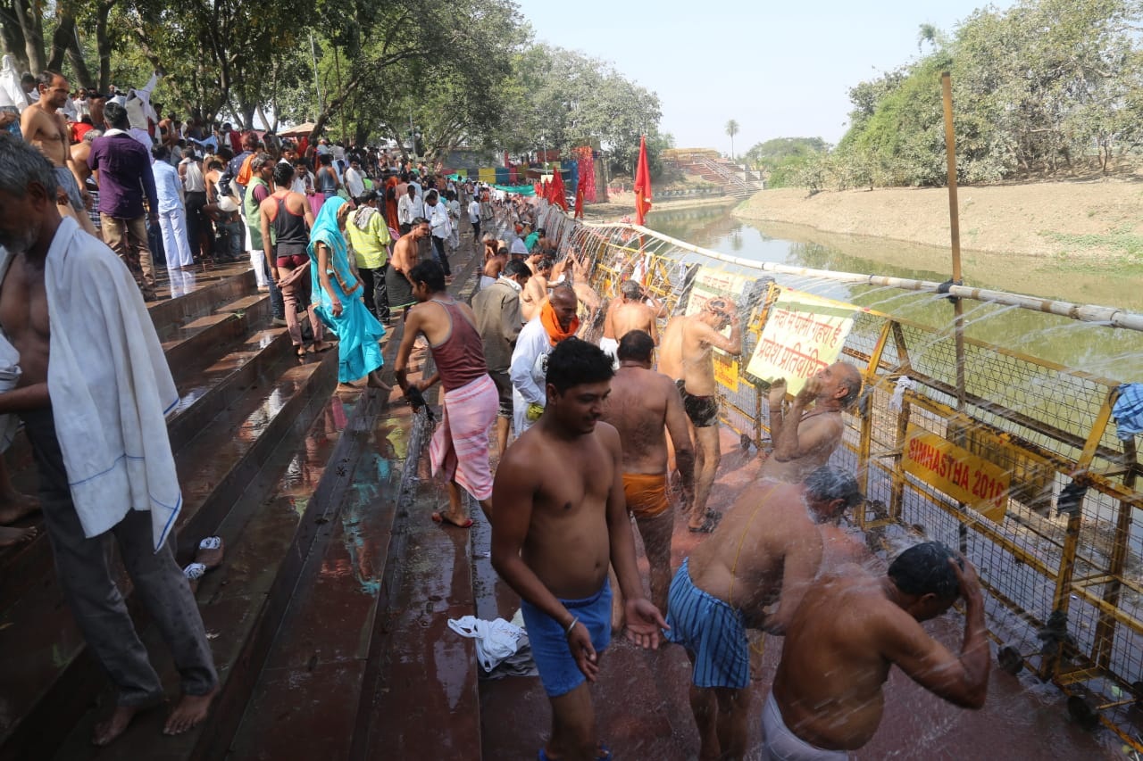 शिप्रा में विस्फोट की दहशत, त्रिवेणी संगम पर श्रद्धालु की संख्या में कमी