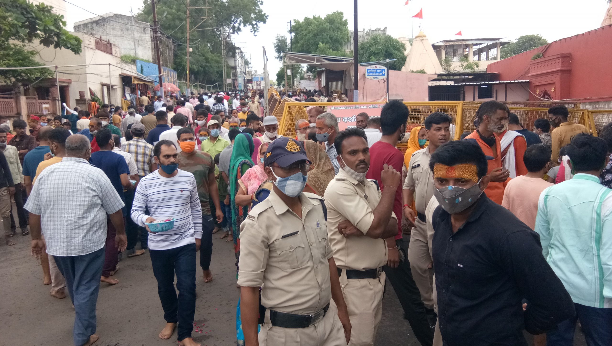 महाकालेश्वर मंदिर: एडीजीपी ने भी माना- व्यवस्था में चूक हुई, बढ़ाया पुलिस बल