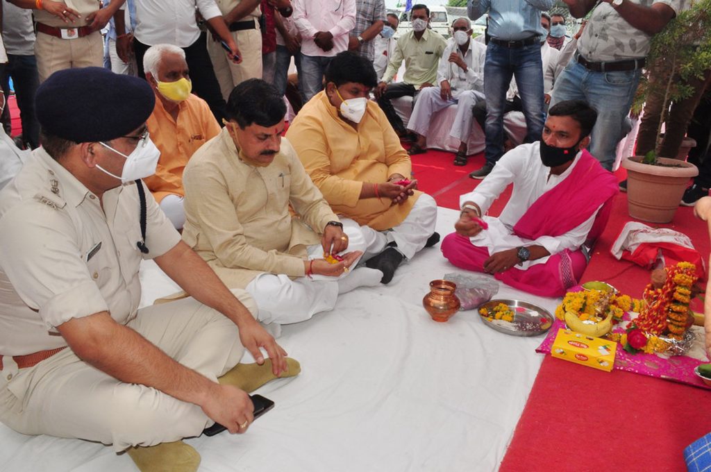 chowki poojan mantri sansad