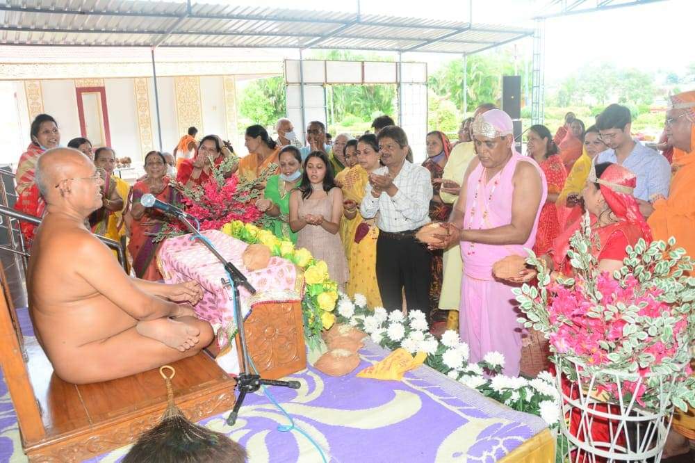 श्री महावीर तपोभूमि में चल रहा सिद्धचक्र महामंडल