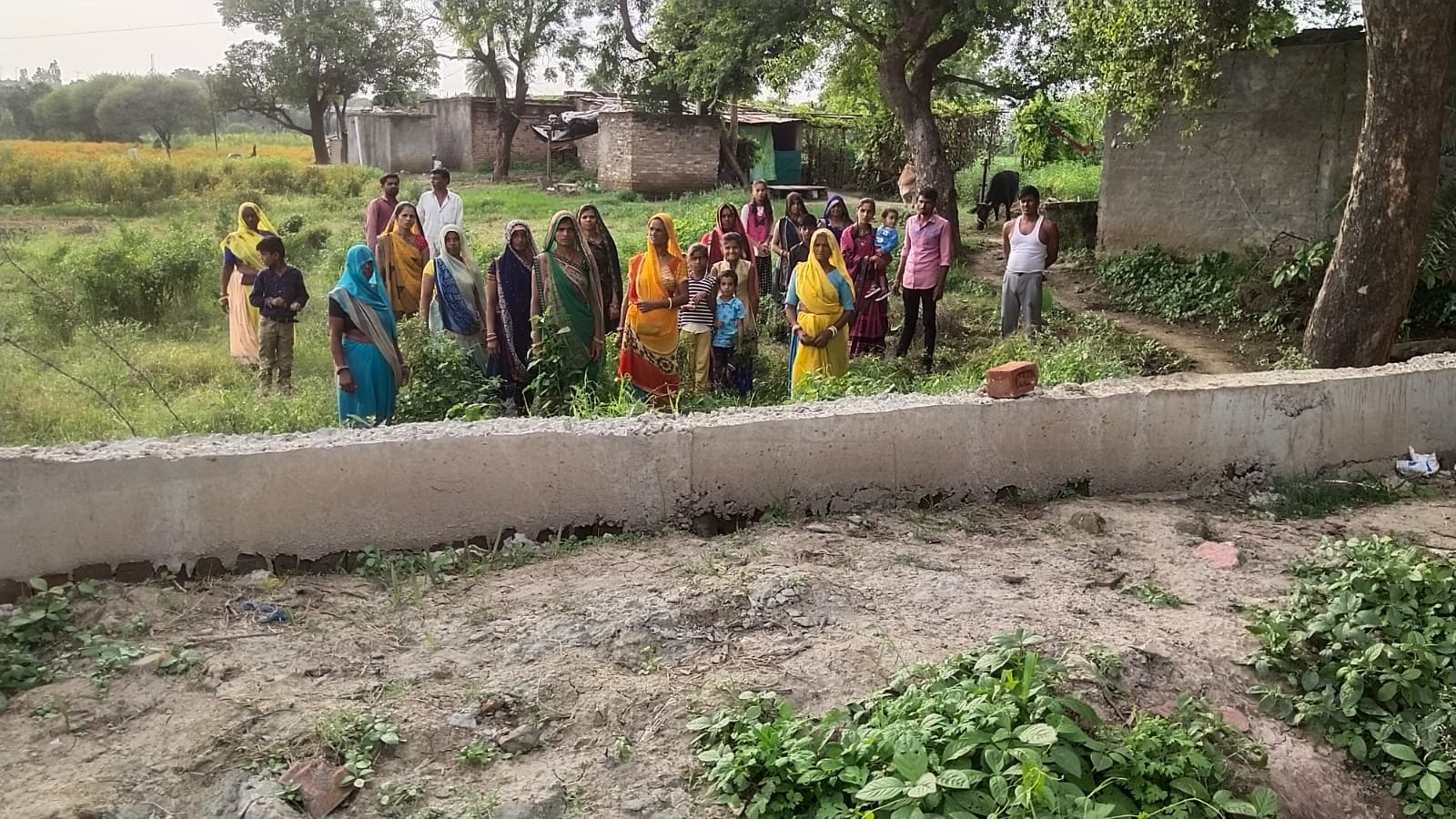 वर्षों पुराने रास्ते को किया बंद, रहवासियों ने कहा न्याय नहीं मिला तो आत्महत्या ही एकमात्र रास्ता