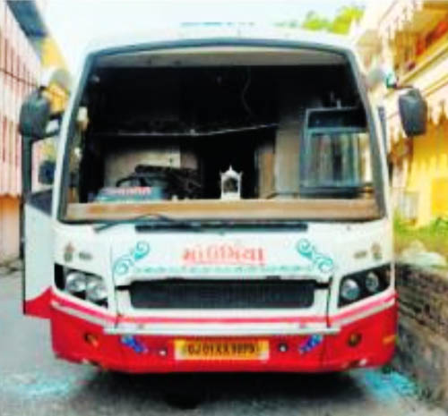 Ujjain Bus Kaanch Phode 12112021