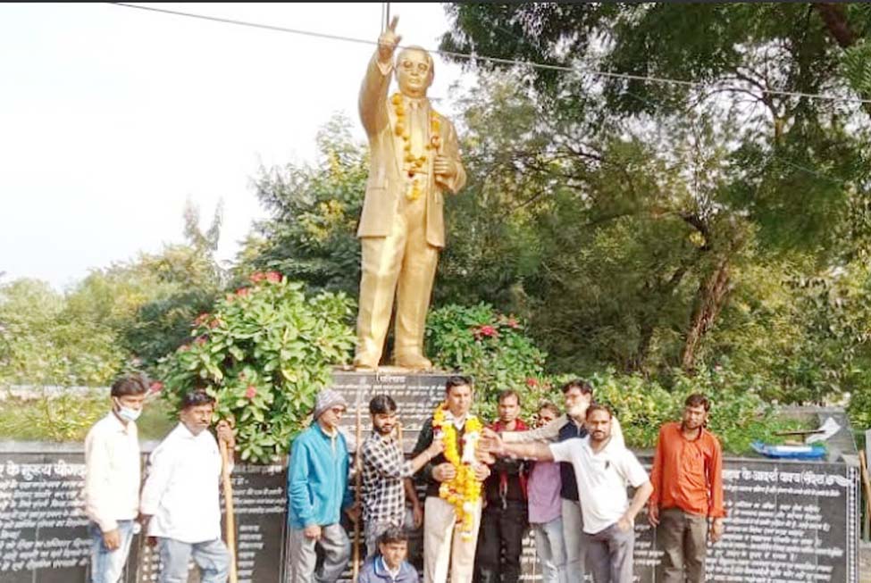 निर्धन दिव्यांग बना प्रोफेसर, झाबुआ में किया स्वागत