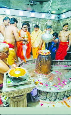 cricketer MP Gautam gambhir at mahakaleshwar temple ujjain