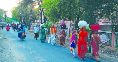 हजारों लोगों ने एक दिन पहले आरंभ की पंचक्रोशी यात्रा