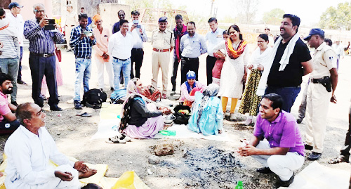 ujjain Collector talking panchkoshi yatri 25 04 22