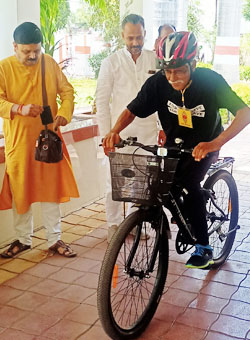 padmshree kiran seth cycling in ujjain 03 05 22