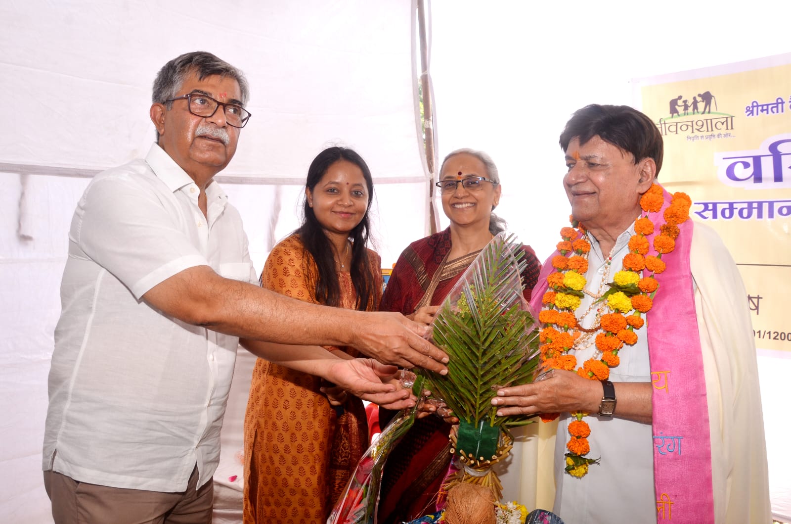 माता-पिता के सम्मान से बड़ा न कोई कर्म है,न धर्म- डॉ मोहन गुप्त