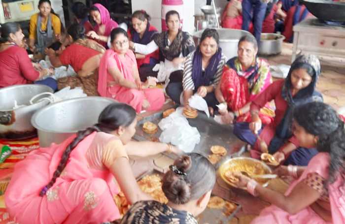 महाकाल मंदिर में बारिश प्रभावितों के लिए तैयार किया भोजन