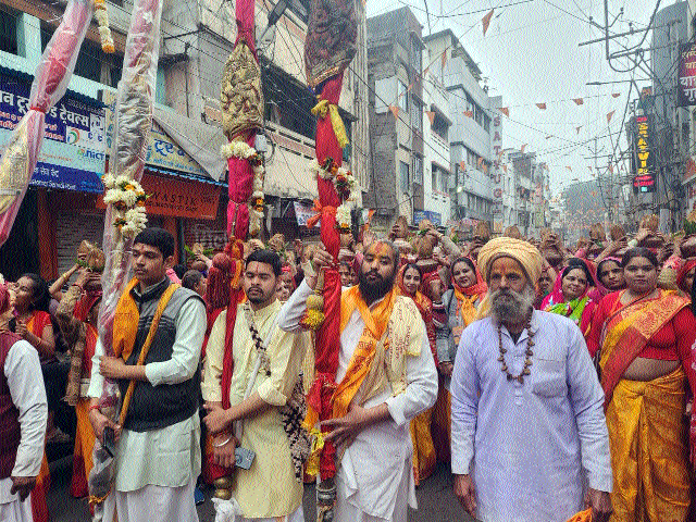 शोभायात्रा के साथ प्रारंभ हुआ ‘श्री गुरू पंचामृत द्वादश पुष्प अमृत महोत्सव