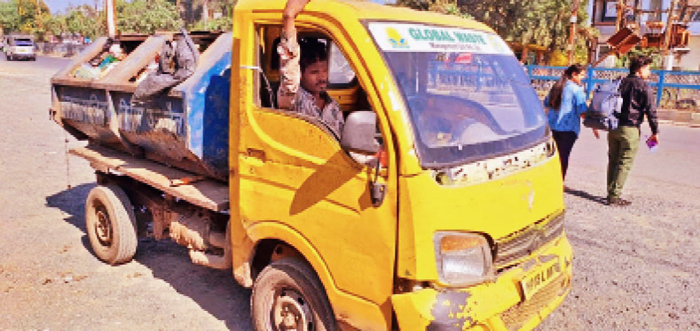 घर में हो रहा कूड़े का ढेर, शहर के कई वार्डों में नहीं पहुंच रहीं कचरा गाडिय़ां