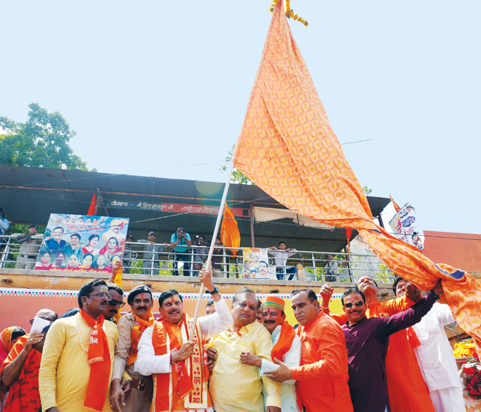 उज्जैन में लहराई धर्मध्वजा, शुद्ध शिप्रा का संकल्प ले रहा है मूर्तरूप