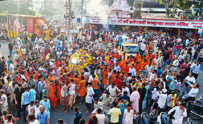 विजयादशमी पर भगवान महाकाल ने फ्रीगंज जाकर किया शमी पूजन