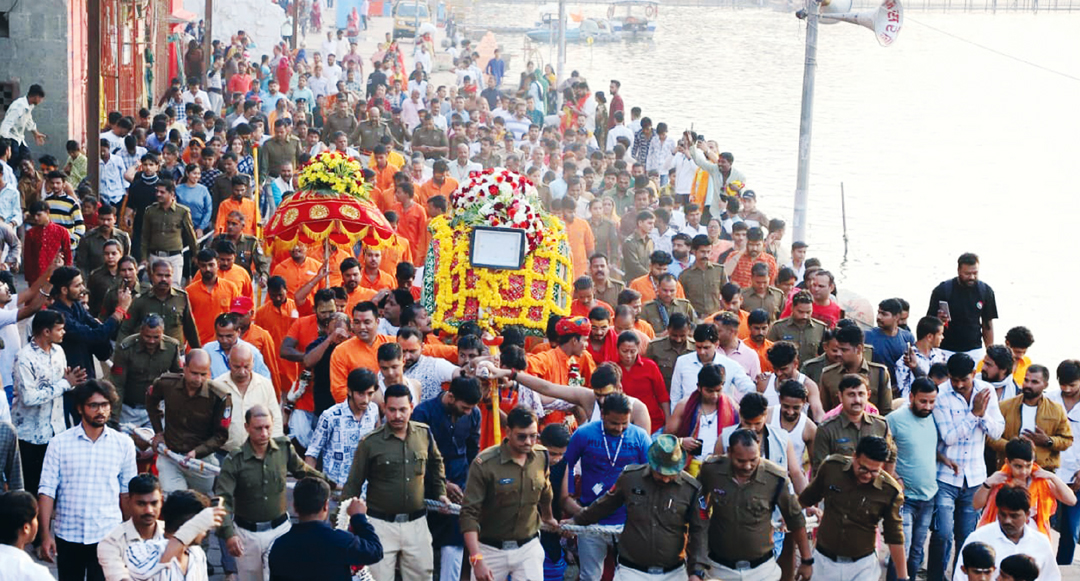 भगवान महाकाल की सवारी निकली चंद्रमौलेश्वर स्वरूप में दिए दर्शन