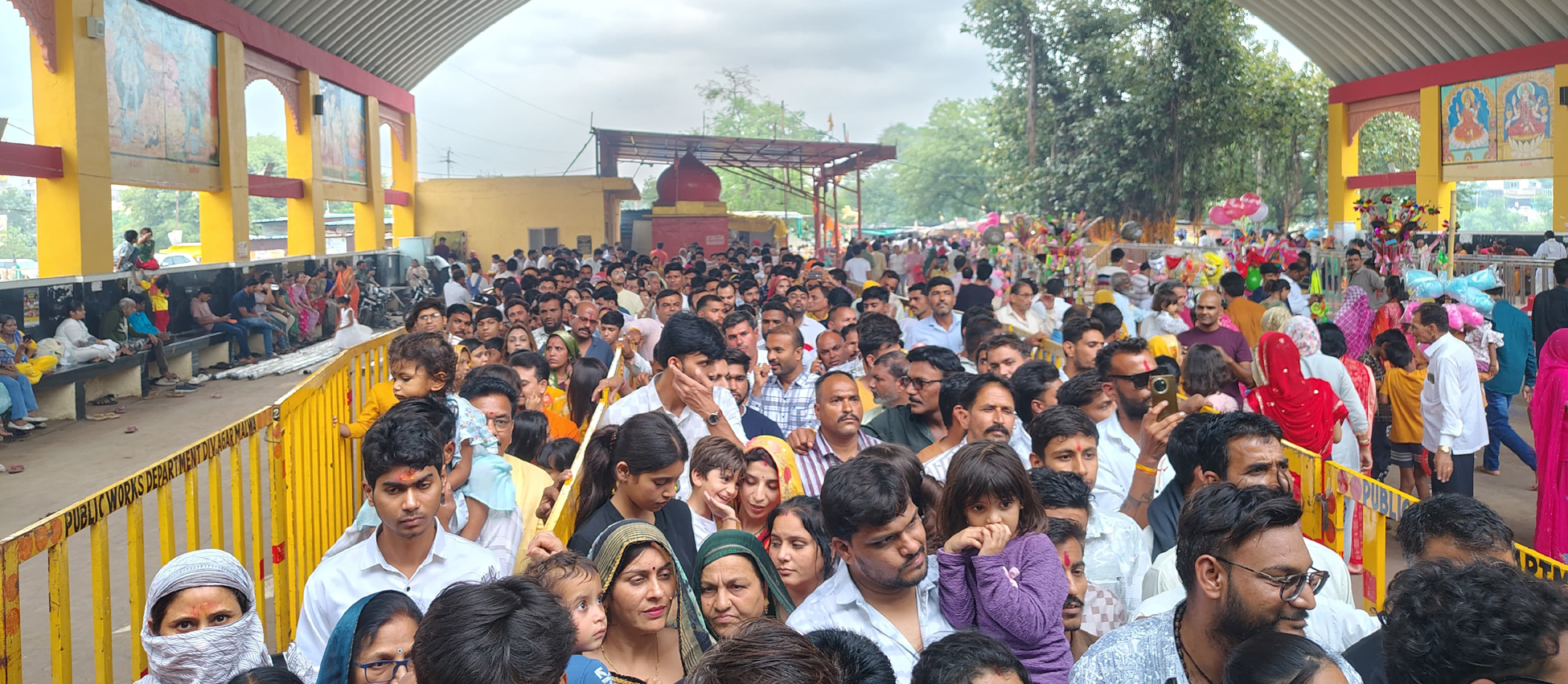 माँ बगलामुखी मंदिर में 50 हज़ार से ज़्यादा श्रद्धालुओं ने किए दर्शन