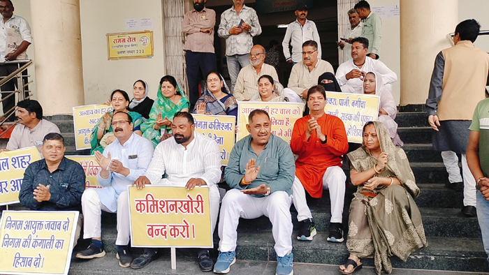 उज्जैन नगर निगम परिषद में हंगामा! विपक्ष ने उठाई आवाज, विकास कार्यों पर सवाल
