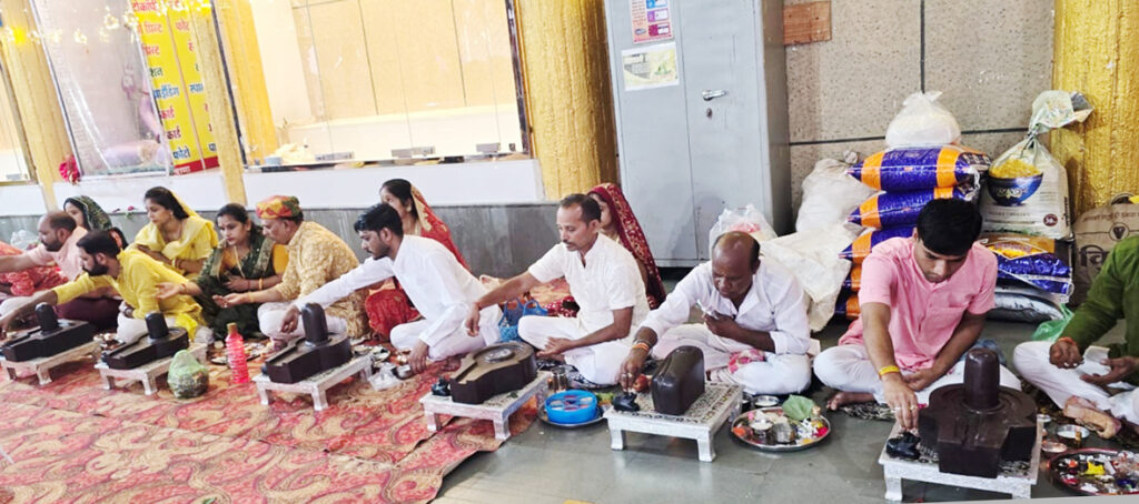 खरगोन: सिद्धनाथ महादेव मंदिर में 12 ज्योतिर्लिंगों के दर्शन शुरू