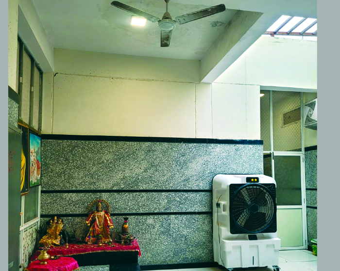 महाकालेश्वर मंदिर के देवघर में बारिश से टपक रहा पानी