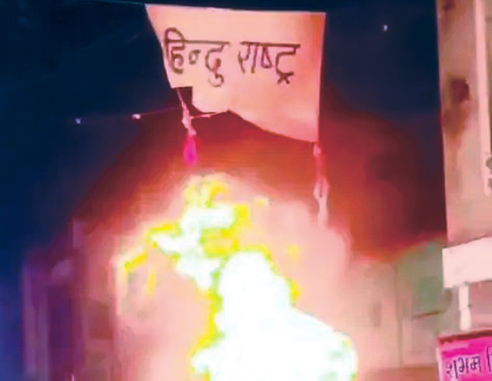 रतलाम में मोहर्रम के जुलूस के दौरान “हिंदू राष्ट्र” लिखा झंडे के अपमान पर तनाव, चार गिरफ्तार
