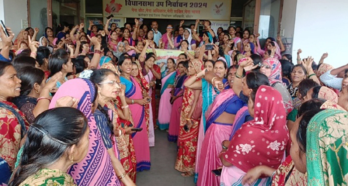 सीहोर में आंगनवाड़ी कार्यकर्ताओं का ‘हल्ला बोल’ प्रदर्शन, ठप रहा काम