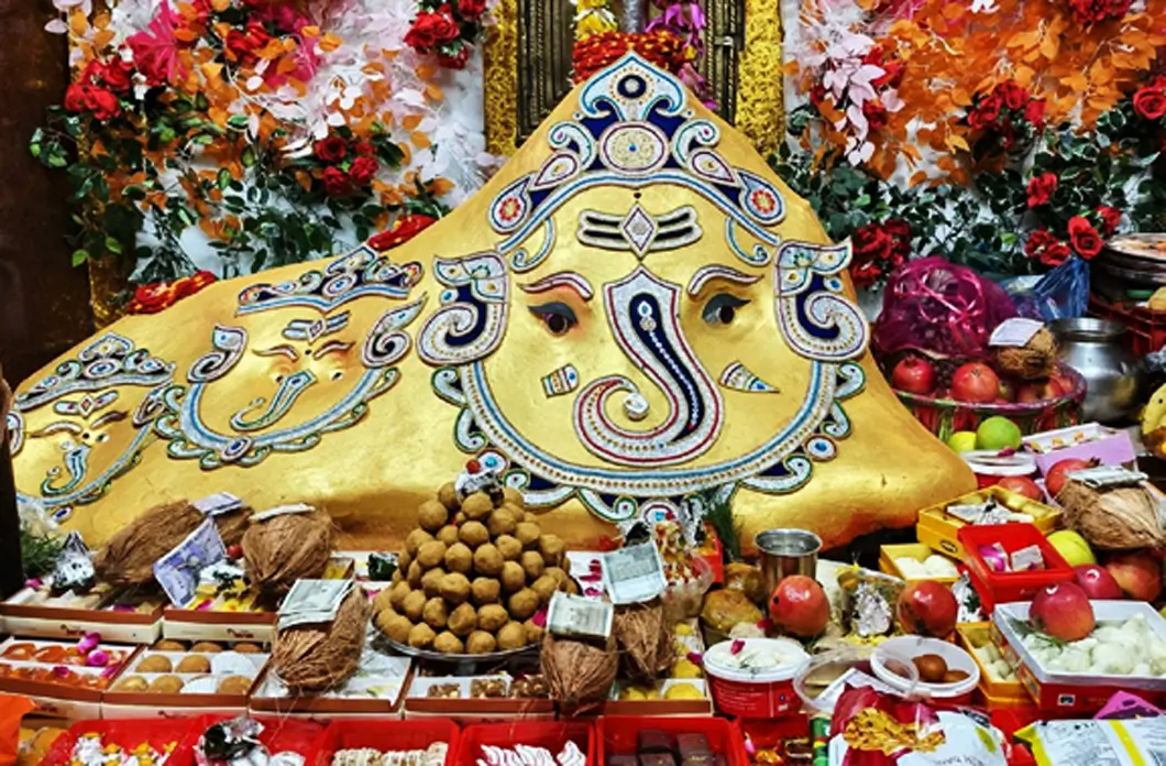 उज्जैन गणेश चतुर्थी: 3 रूप में सजे चिंतामन गणेश, 1 लाख लड्डुओं का भोग