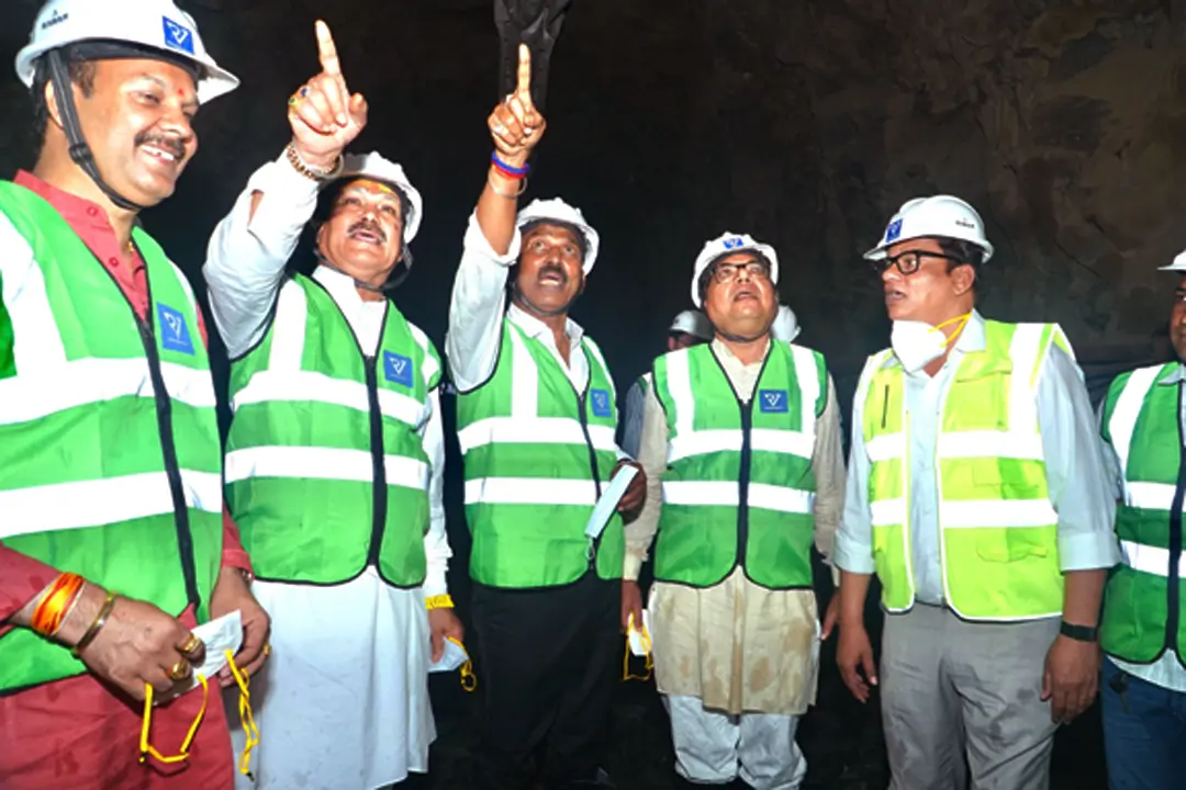 जल संसाधन मंत्री सिलावट, प्रभारी मंत्री टेटवाल उतरे कान्ह डायवर्शन क्लोज डक्ट में