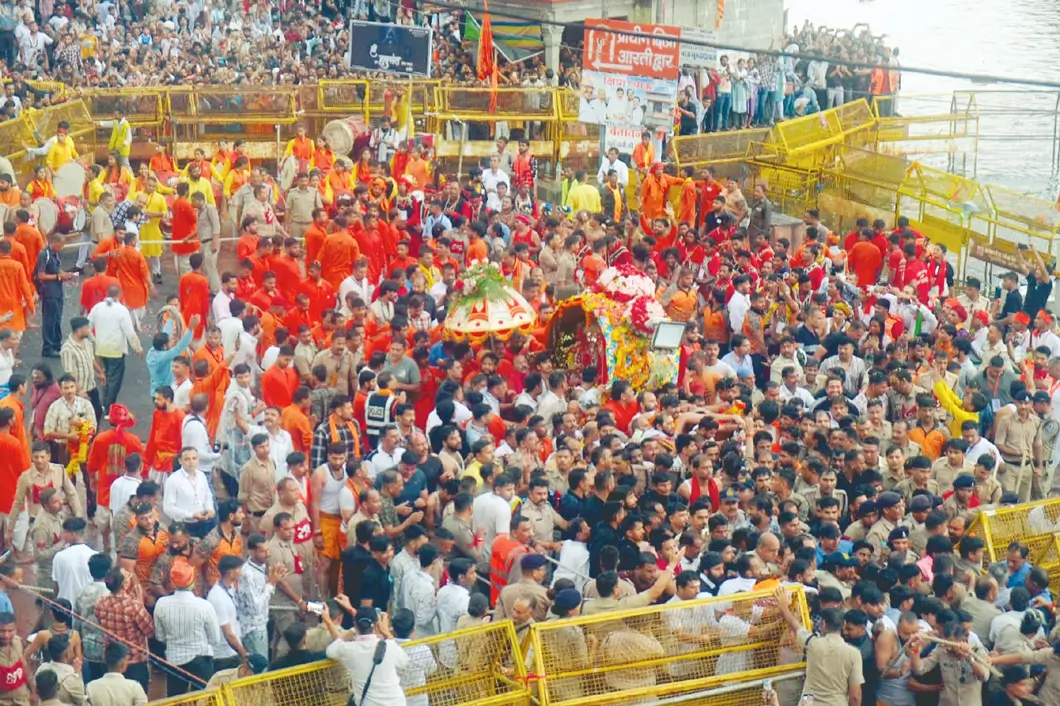 भादौ की बारिश में निकली भगवान महाकाल की राजसी सवारी; मुख्यमंत्री भी शामिल
