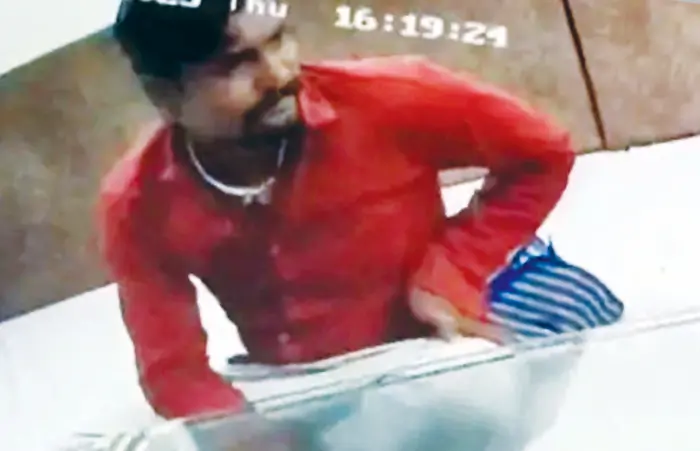 दिनदहाड़े ज्वेलरी शॉप से 6 लाख के सोने के लॉकेट चोरी
