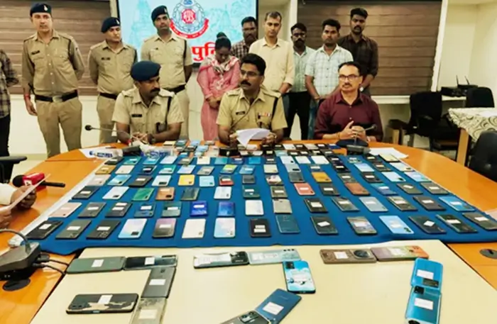 61 लाख 10 हजार रुपए कीमत के 327 गुम या चोरी हो चुके मोबाइल खोजकर पुलिस ने उनके मालिकों को लौटाएं