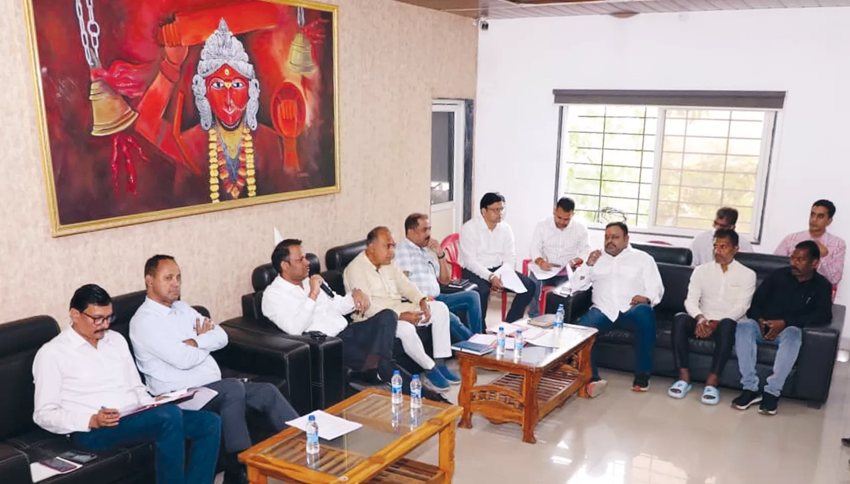 सुगमता से दर्शन के लिए माता जी की टेकरी पर पर्याप्त व्यवस्था करें: कलेक्टर