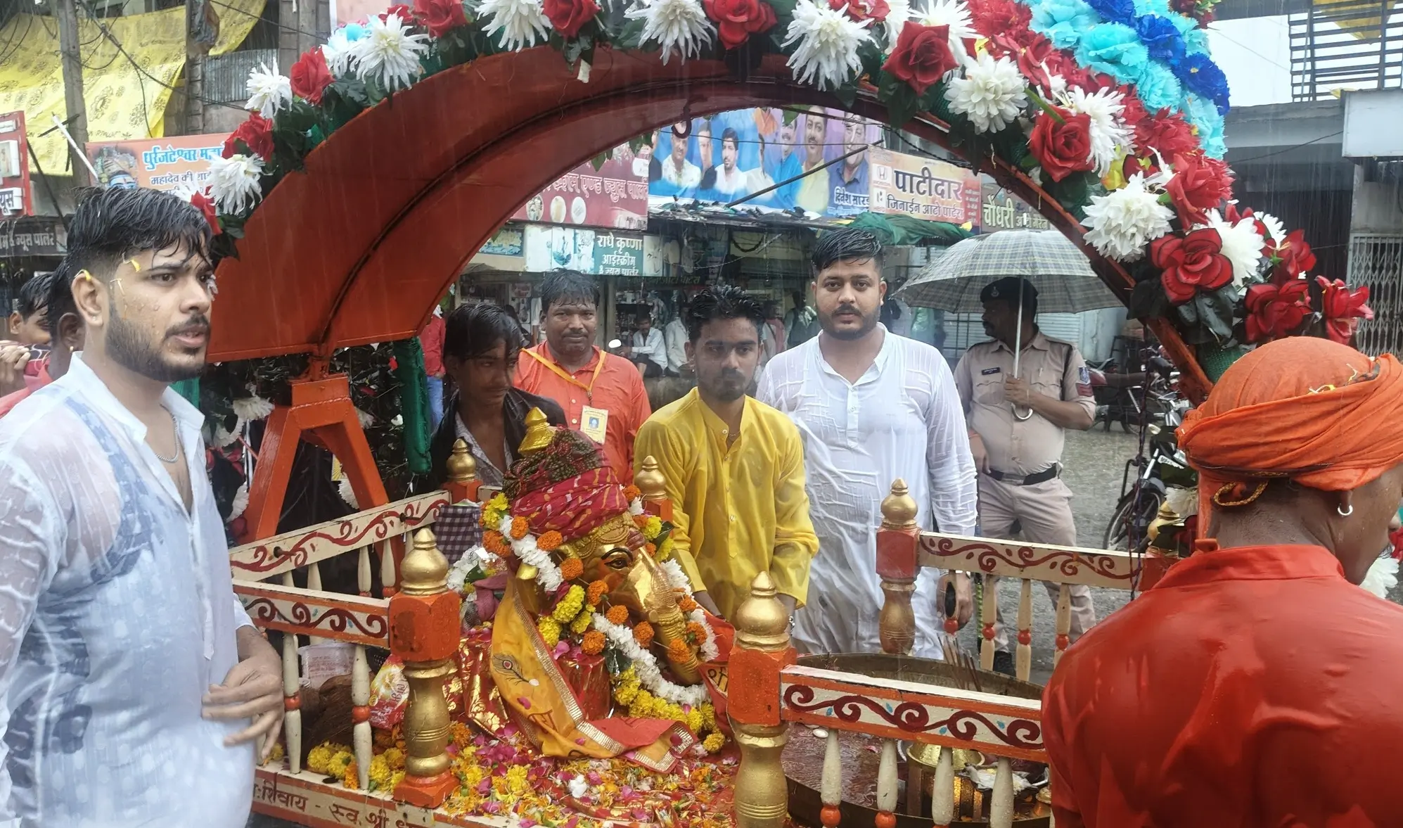 महिदपुर में गणेश सवारी पर पथराव