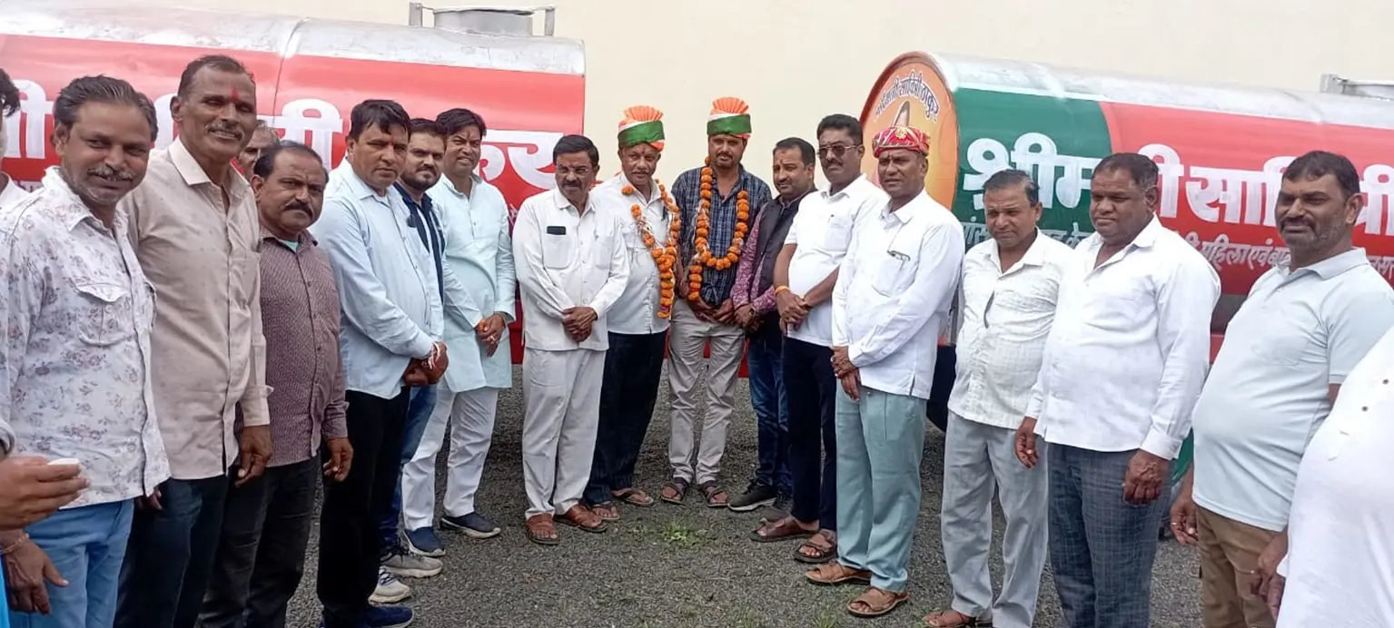 केंद्रीय राज्यमंत्री सावित्री ठाकुर की सांसद निधि से 4 पेयजल टैंकर वितरित