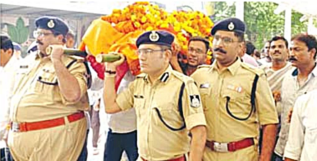 शिप्रा हादसा: कांस्टेबल आरती पाल को राजकीय सम्मान के साथ दी अंतिम विदाई
