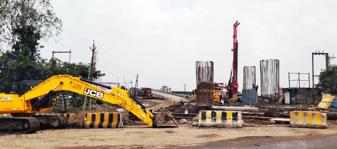 रेलवे के विकास कार्य से बढ़ी राहगीरों की परेशानी, जिम्मेदार अधिकारी बेखबर