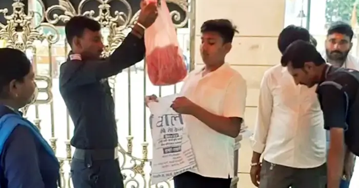 महाकाल मंदिर के कॉरिडोर में बैग ले जाना प्रतिबंधित, श्रद्धालु परेशान