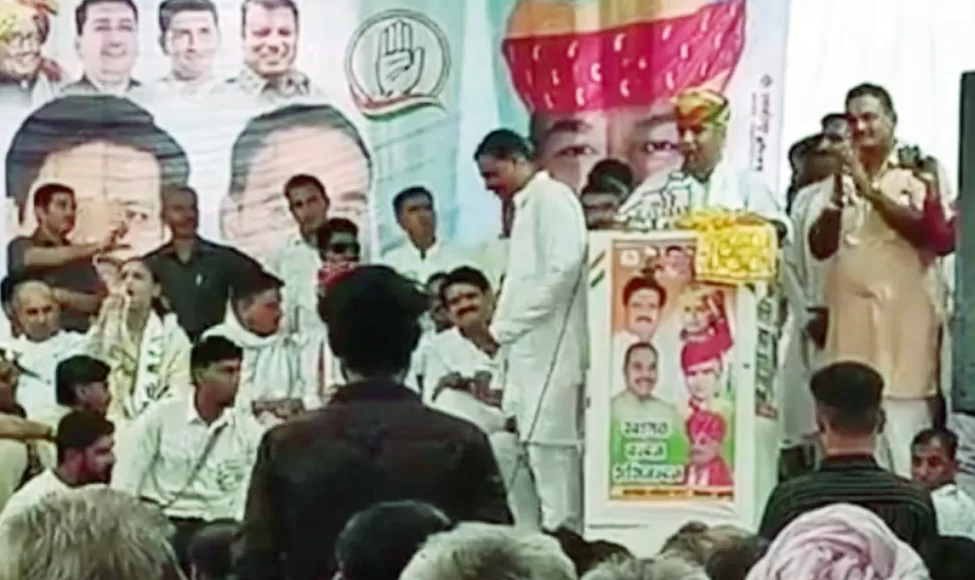 किसानों की समस्याओं को लेकर कांग्रेस का प्रदर्शन, मुख्यमंत्री के नाम ज्ञापन सौंपा