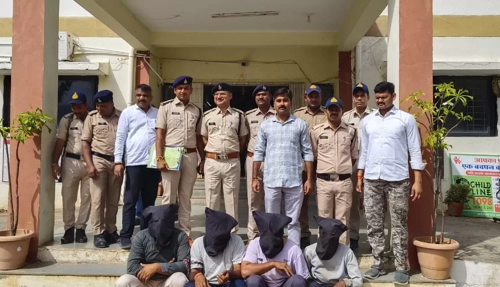 घर के भेदियों ने ही डलवाया डाका: कुक्षी पुलिस ने 10 लाख की सनसनीखेज डकैती का किया पर्दाफाश