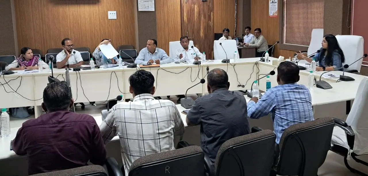पशुपालन विभाग की बैठक में कलेक्टर सख्त: ‘लक्ष्य पूरा नहीं हुआ तो होगी कड़ी कार्रवाई’
