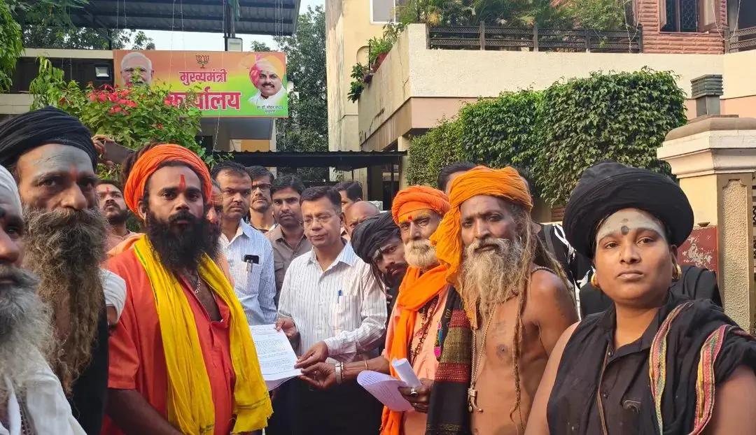 24 घंटे में पुजारी प्रतिनिधि पर कार्रवाई नहीं हुई तो साधु-संत महाकाल में रमाएंगे धुनी