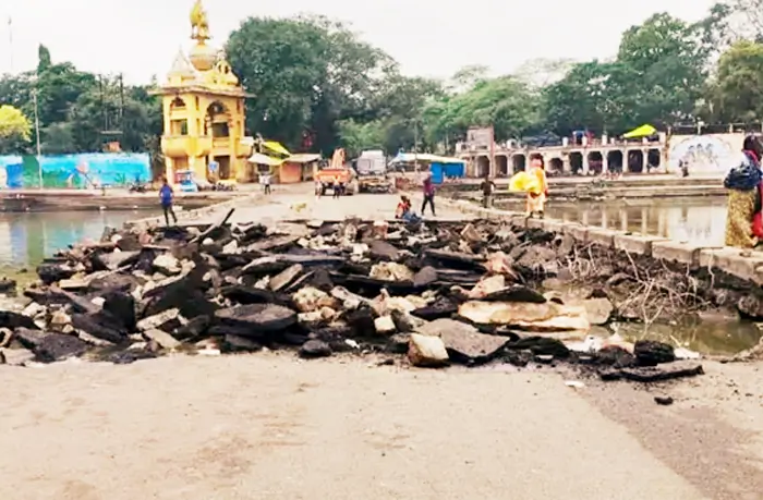 शिप्रा नदी के छोटे ब्रिज को तोड़ा, आवाजाही बंद