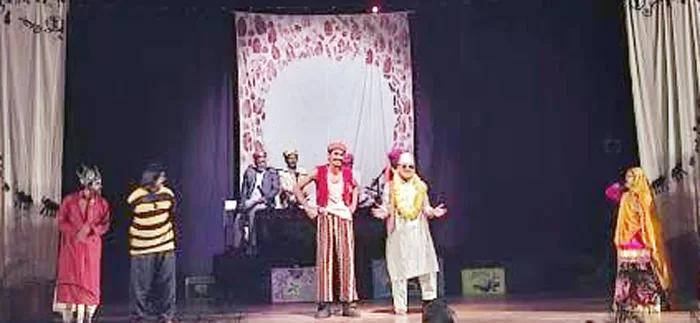 200 साल पुरानी माच परंपरा को जिंदा रखने के लिए उज्जैन के 25 कलाकार गुजरात में देंगे प्रस्तुति