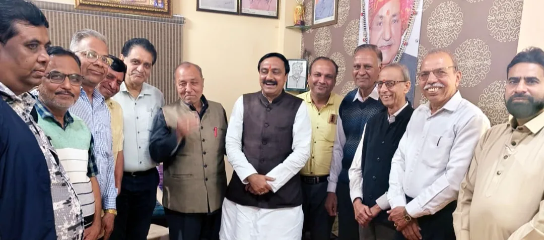 बड़नगर में काचीगुड़ा ट्रेन ठहराव की मांग फिर तेज, विधायक को सौंपा ‘प्लेटफॉर्म पर्याप्त होने’ का प्रमाण