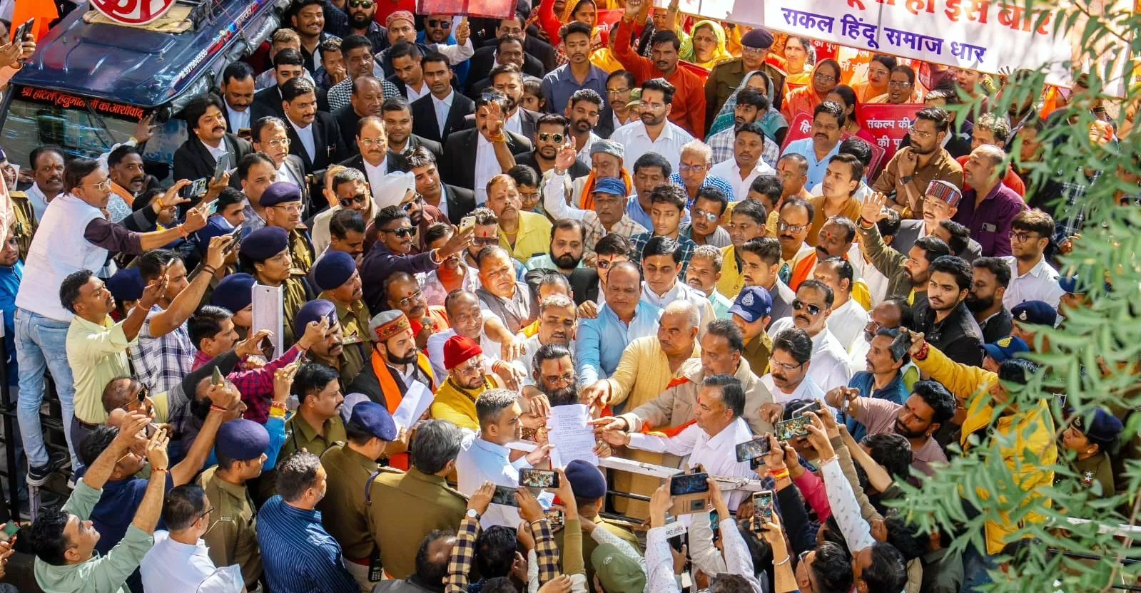 धार : वसंत पंचमी पर अखंड पूजा की मांग को लेकर हिंदू समाज की रैली, कलेक्टर को सौंपा ज्ञापन
