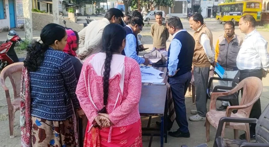 धार में डिजिटल ‘अव्यवस्था’ का ग्रहण! मतदाता सूची पुनरीक्षण: सर्वर डाउन, BL0 परेशान