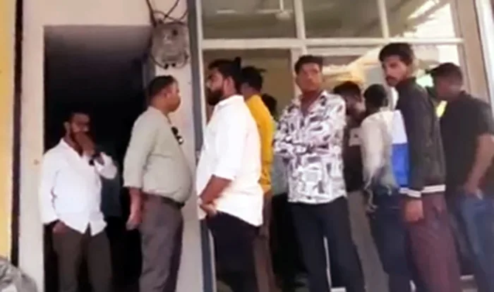 आसिफ शेख युवती के साथ होटल के रूम में ठहरने के लिए बन गया राहुल गुप्ता