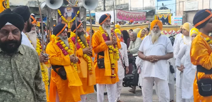 नगर कीर्तन रविवार को दूध तलाई से गुरुद्वारा सुख सागर फ्रीगंज तक निकला